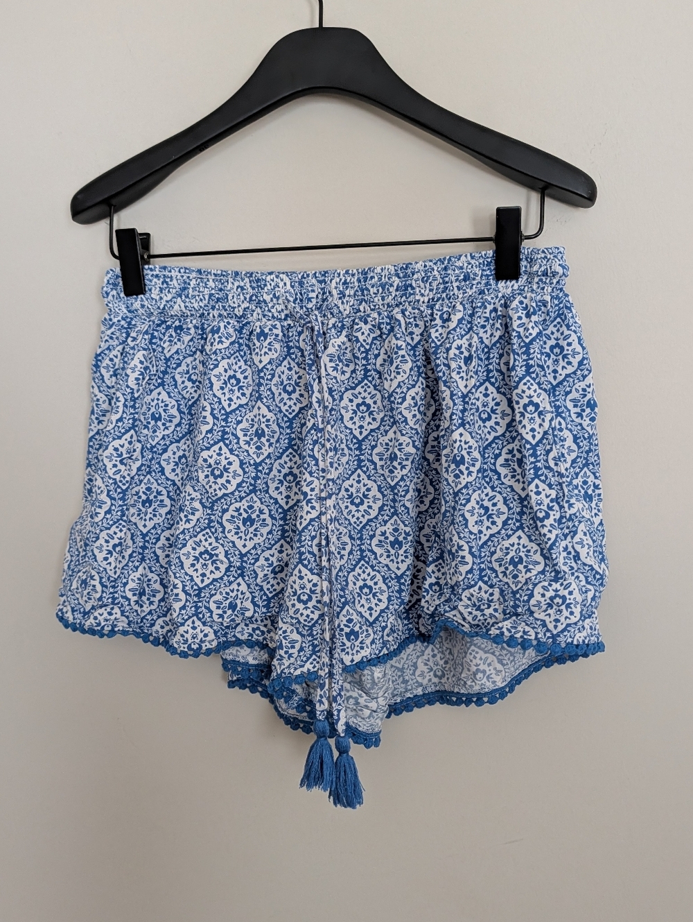 Matilda Jane Blue & White Damask Pom-Pom Shorts. Size Small